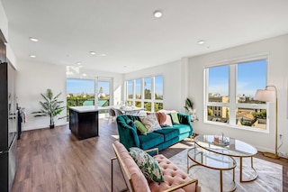 ラグジュアリー 2BR ハリウッド プールビュー バイ ワンラックスステイ