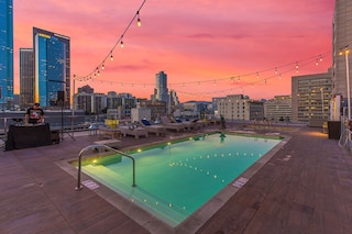 スタイリッシュ デラックス 1 ベッドルーム アット HWH バイ Oneluxstay