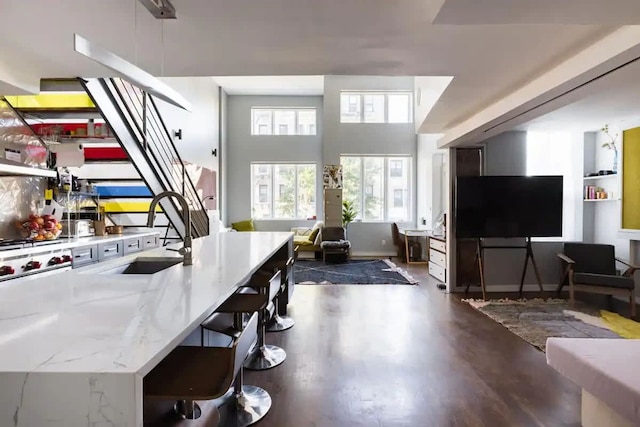 デカルブ バイ ローブ トラベル デュプレックス ロフト ウィズ テラス