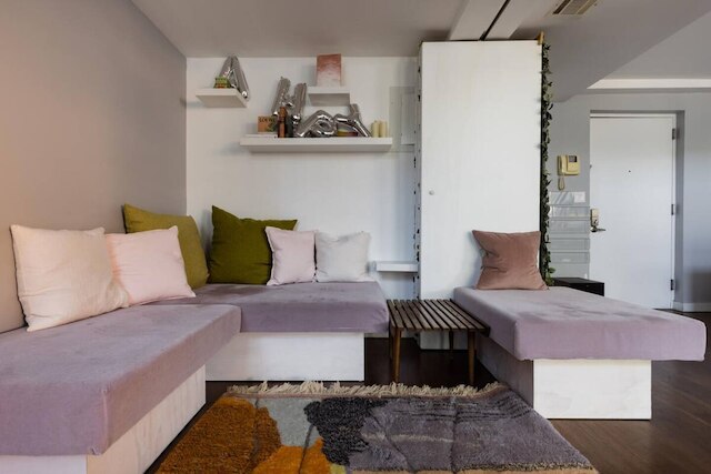 デカルブ バイ ローブ トラベル デュプレックス ロフト ウィズ テラス