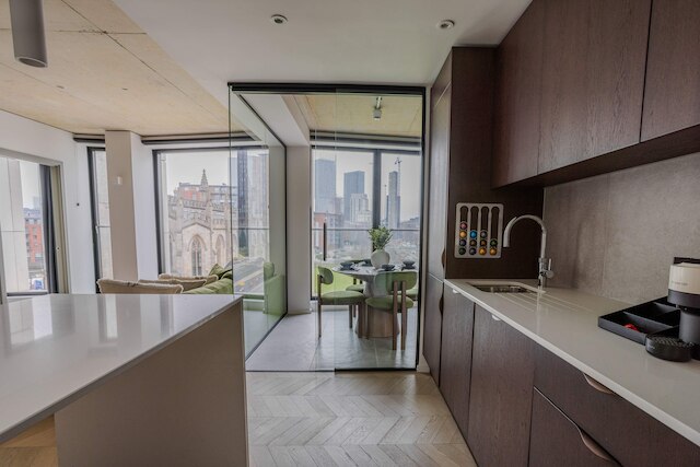 ミドリ スイート 2ベッドルーム シティ ビューズ