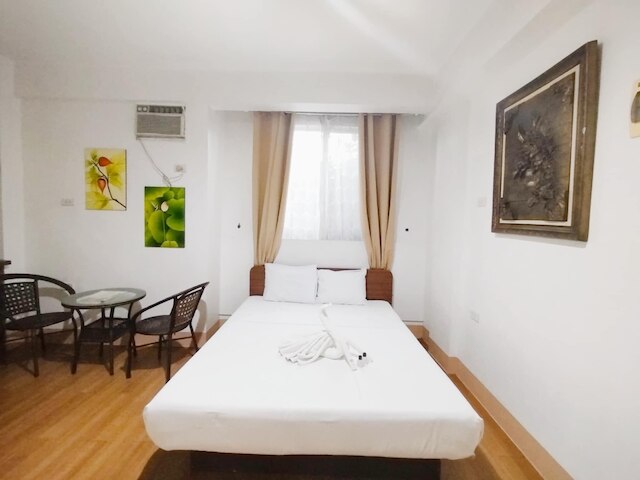 スリット バジェット ホテル