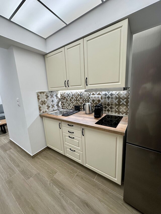 アカデミーズ モダン アパートメンツ バイ アテネズ アーバン リトリート