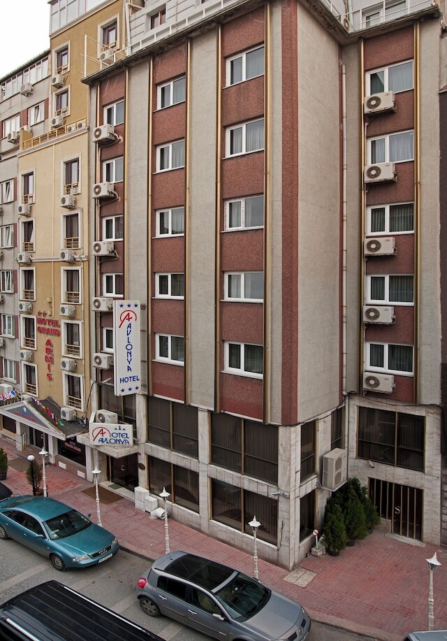 アヴロニア オテル