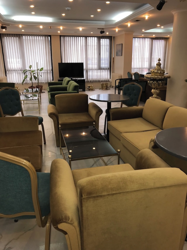 アヴロニア オテル