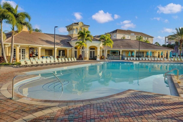 ウォーク トゥ エピック ユニバース アンド オレンジ カウンティ コンベンション センター フロム ディス コンド