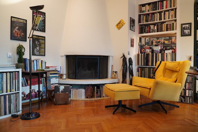 シック 2ベッドルーム ブライト ペントハウス ウィズ オープン ウッド ステアケース