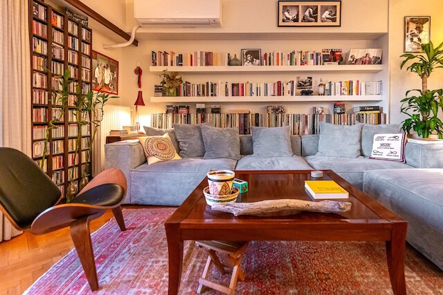 シック 2ベッドルーム ブライト ペントハウス ウィズ オープン ウッド ステアケース