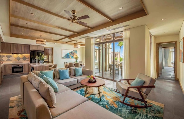 ラグジュアリー 5BR ヴィラ：ビーチフロント ブレックファスト プール