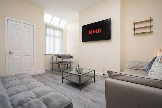 スペーシャス 4 ベッドルーム マンチェスター リトリート ウィズ ガーデン