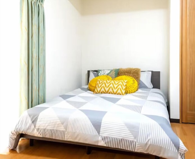 新宿駅まで電車で 6 分、最大 4 名