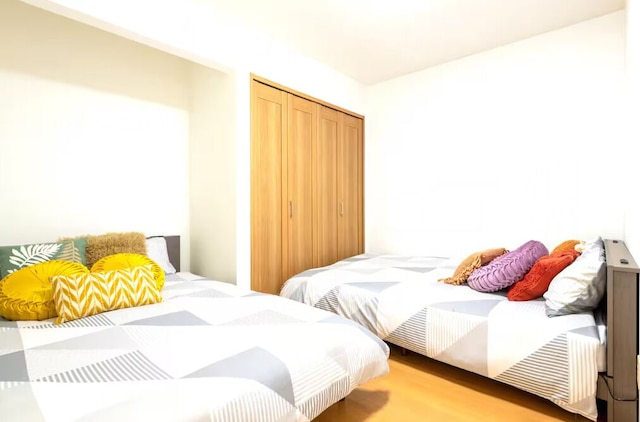 新宿駅まで電車で 6 分、最大 4 名