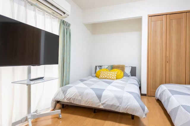 新宿駅まで電車で 6 分、最大 4 名