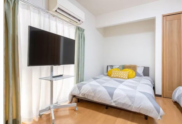 新宿駅まで電車で 6 分、最大 4 名