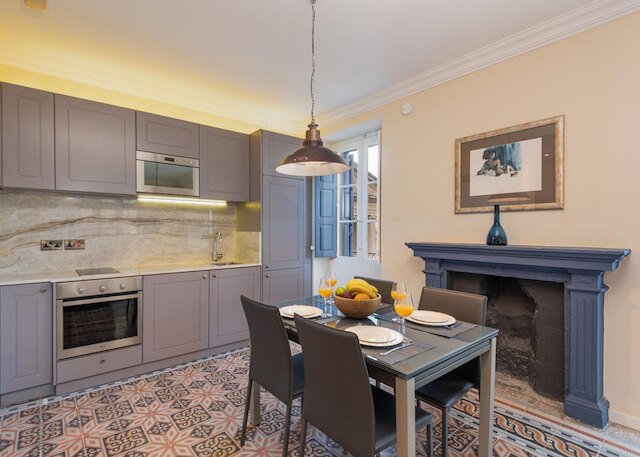 ブティック スタイル 1ベッドルーム アパートメント - スクエア シービュー