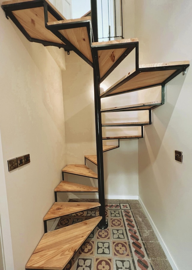 ローカル ジェム スペーシャス 2ベッドルーム 2バスルーム デュプレックス アパートメント