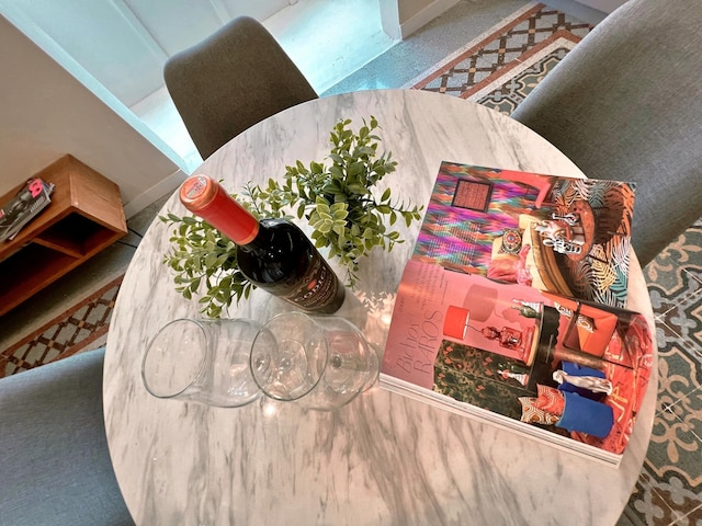 ローカル ジェム スペーシャス 2ベッドルーム 2バスルーム デュプレックス アパートメント