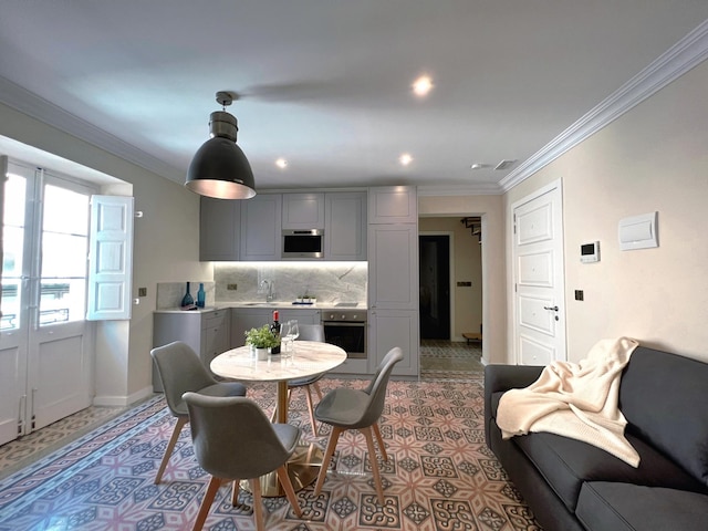 ローカル ジェム スペーシャス 2ベッドルーム 2バスルーム デュプレックス アパートメント