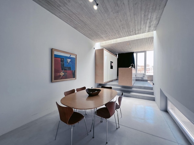 スペーシャス 1ベッドルーム ペントハウス ウィズ ルーフトップテラス