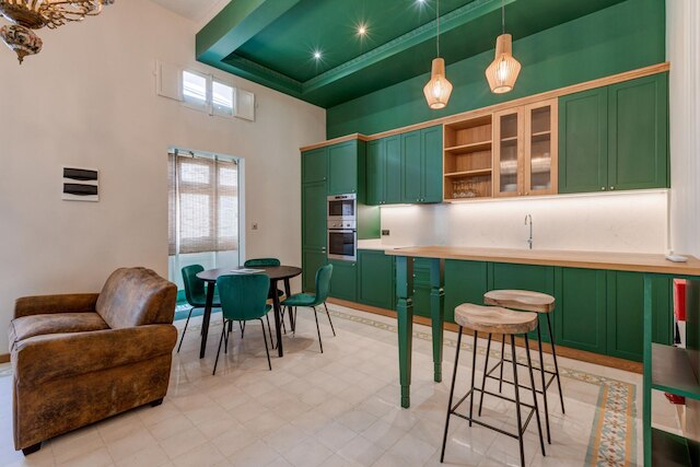 スペーシャス アパートメント ウィズ パティオ アンド ワークスペース