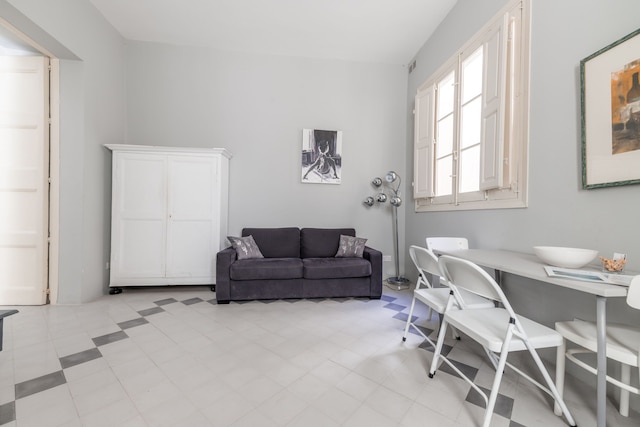 チャーミング スペーシャス 3 ベッドルーム アパートメント