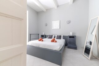 チャーミング スペーシャス 3 ベッドルーム アパートメント