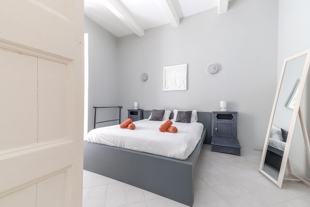 チャーミング スペーシャス 3 ベッドルーム アパートメント