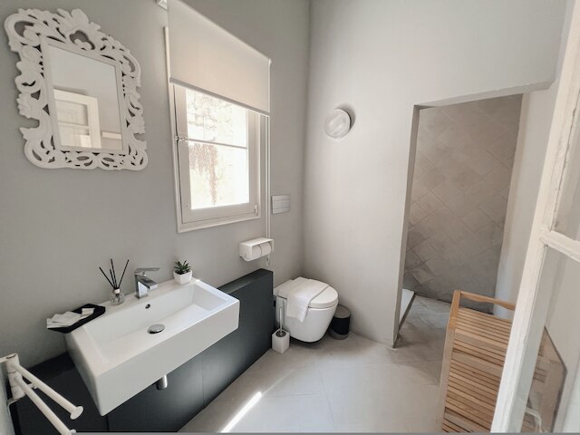 チャーミング スペーシャス 3 ベッドルーム アパートメント