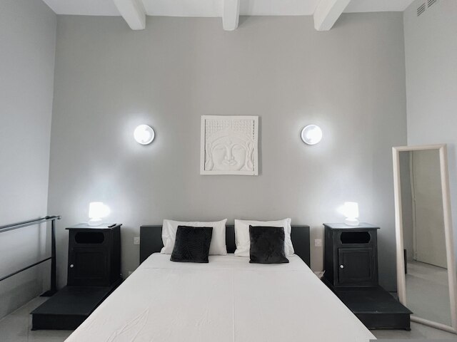 スペーシャス 1 ベッドルーム アパートメント オン チャーミング ストリート