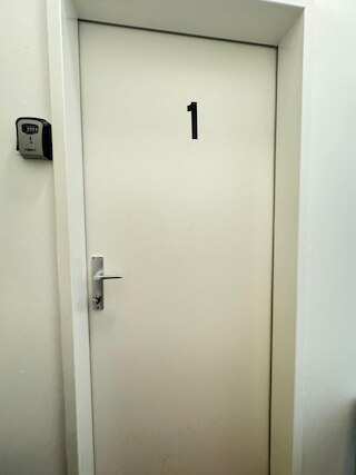 コージールームズ スーパーロケーション ニア アウガルテン