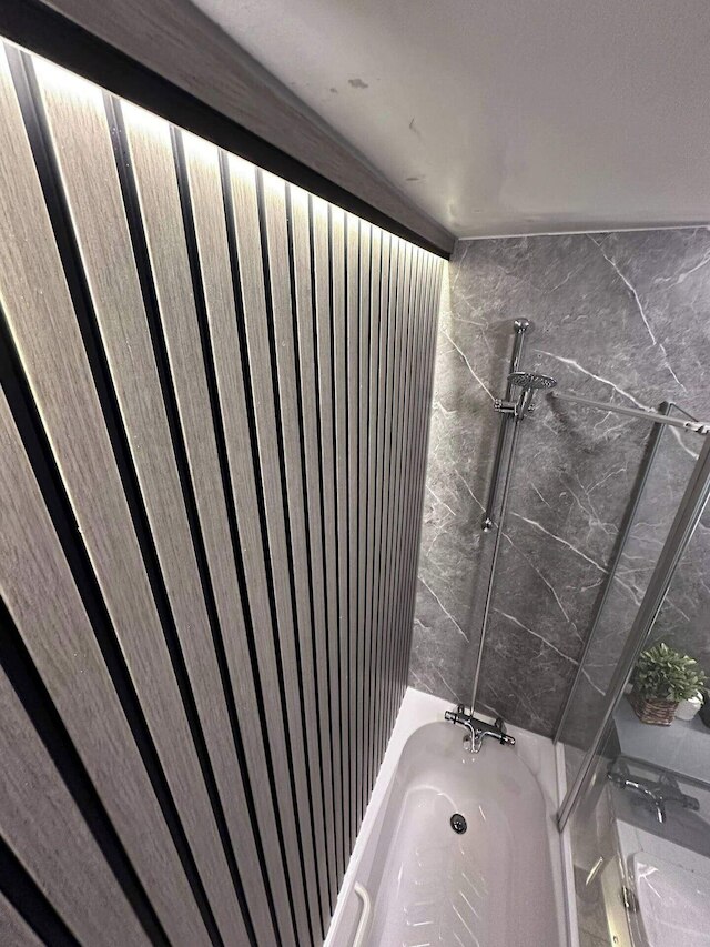 2ベッドルーム-スリープス4-フリーパーキング-WiFi-スマートテレビズ