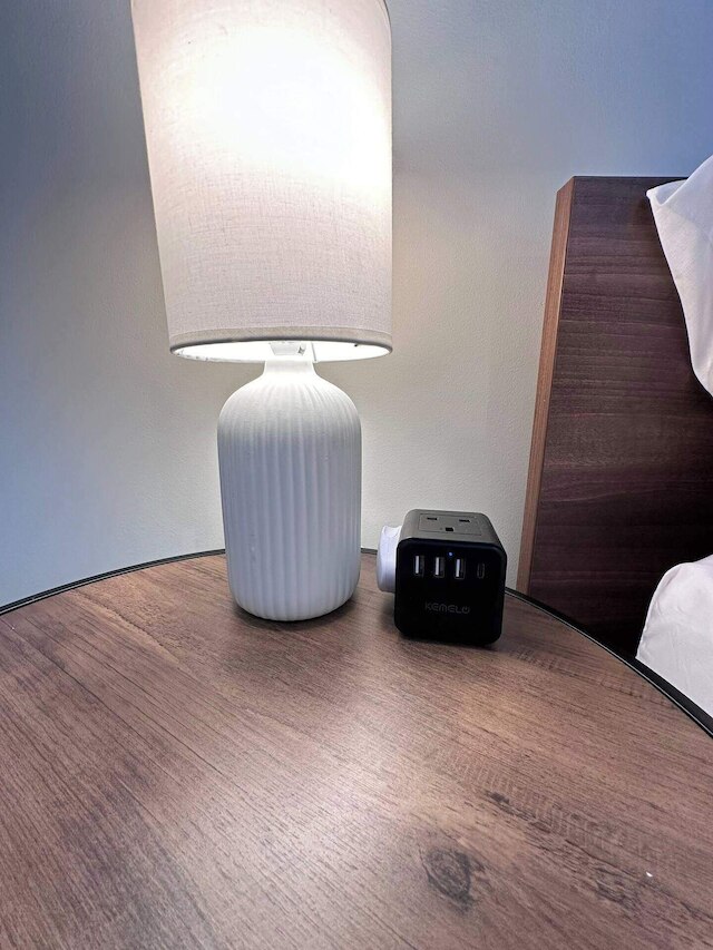 2ベッドルーム-スリープス4-フリーパーキング-WiFi-スマートテレビズ