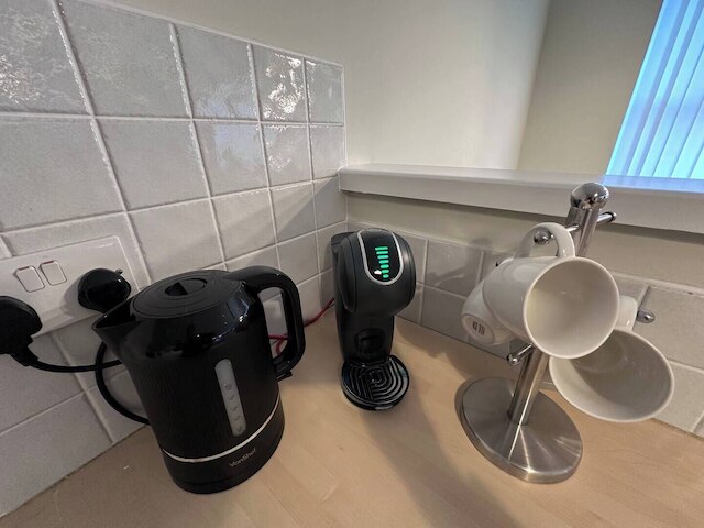 2ベッドルーム-スリープス4-フリーパーキング-WiFi-スマートテレビズ