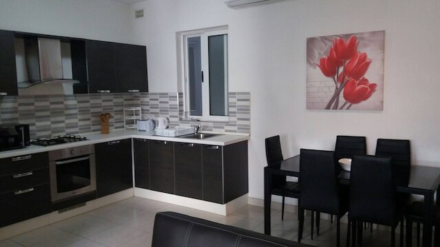 ユニバーシティ ハイツ 2 ベッドルーム コージー アパートメント