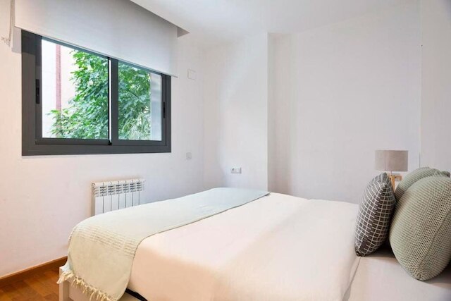 レス コーツ アパートメンツ バイ オララ ホームズ