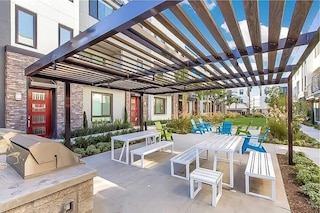 マスター ベッドルーム ウィズ キング ベッド セントラル ロケーション