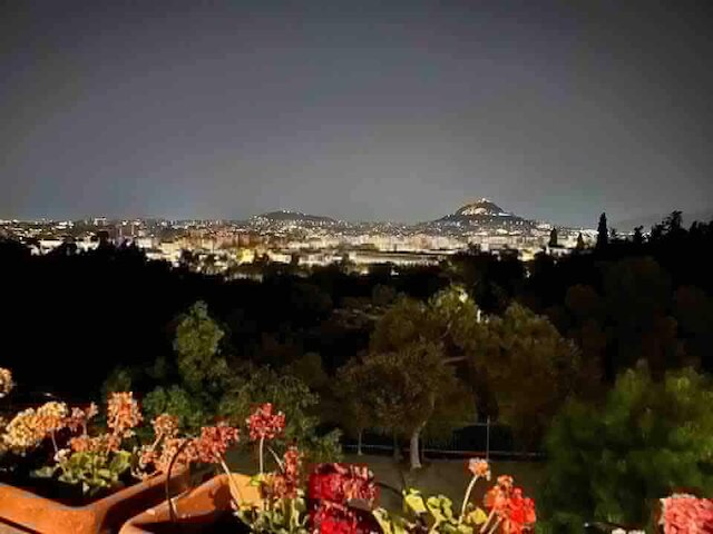 ユニーク サンリット ハウス オーバールッキング ザ アクロポリス