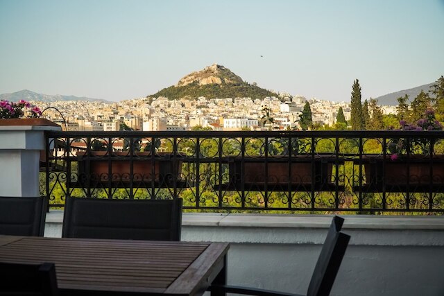 ユニーク サンリット ハウス オーバールッキング ザ アクロポリス