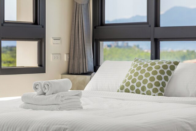 Between River and Sea