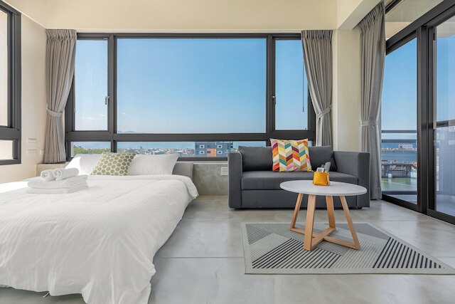 Between River and Sea