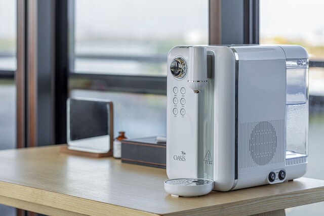 Between River and Sea