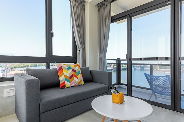 Between River and Sea