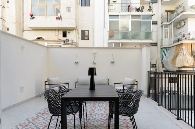 パラッツォ ムラット - ワン ベッドルーム アパートメント ウィズ テラス バイ ワンダフル イタリー