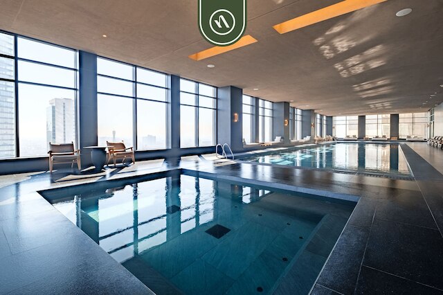 ラグジュアリー スタジオ - プール - レボリューション モニュメント ビュー