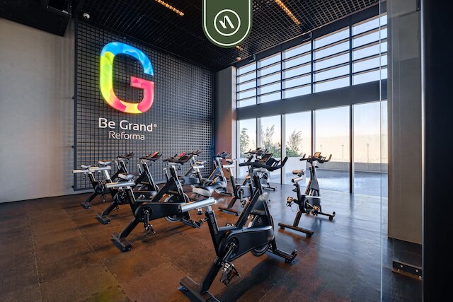 ラグジュアリー スタジオ - プール - レボリューション モニュメント ビュー