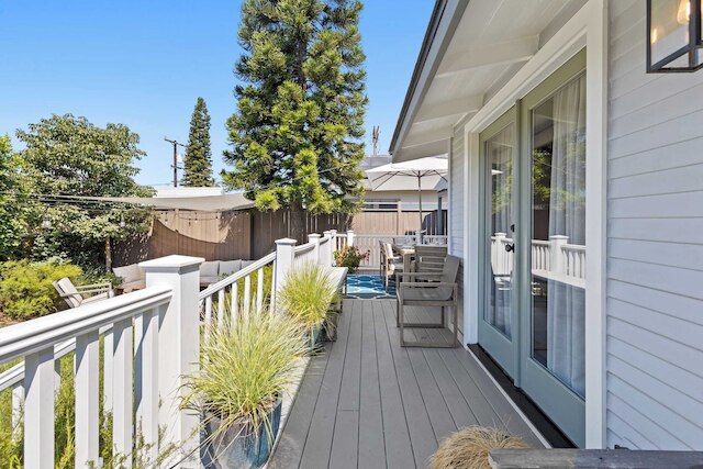 ラックス バックヤード オアシス ウィズ ホットタブ シック デザイン サウス パーク サンクチュアリ