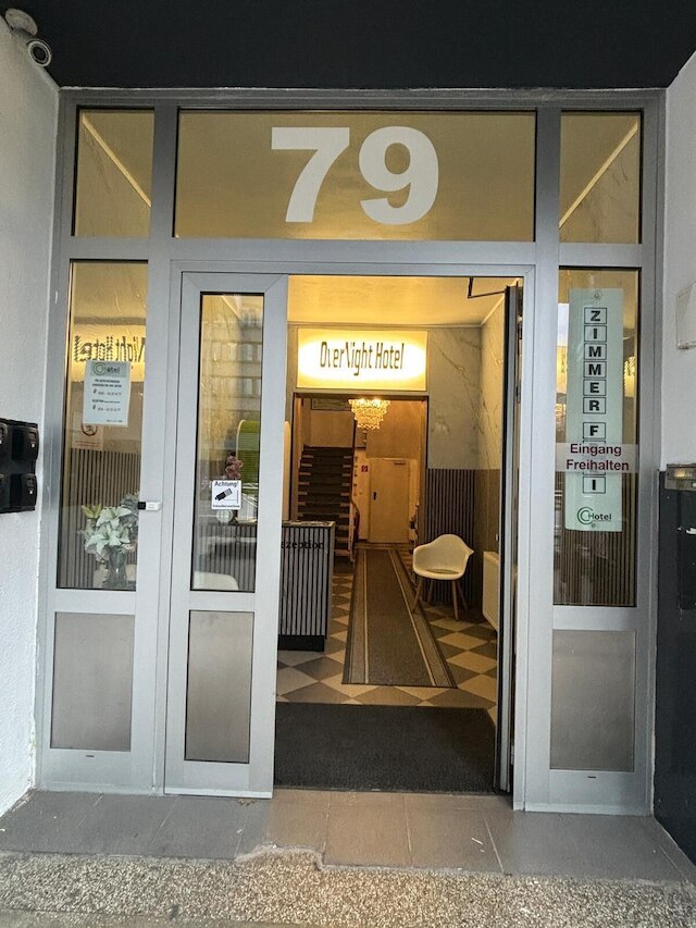 オーバーナイト オテル ハンブルク