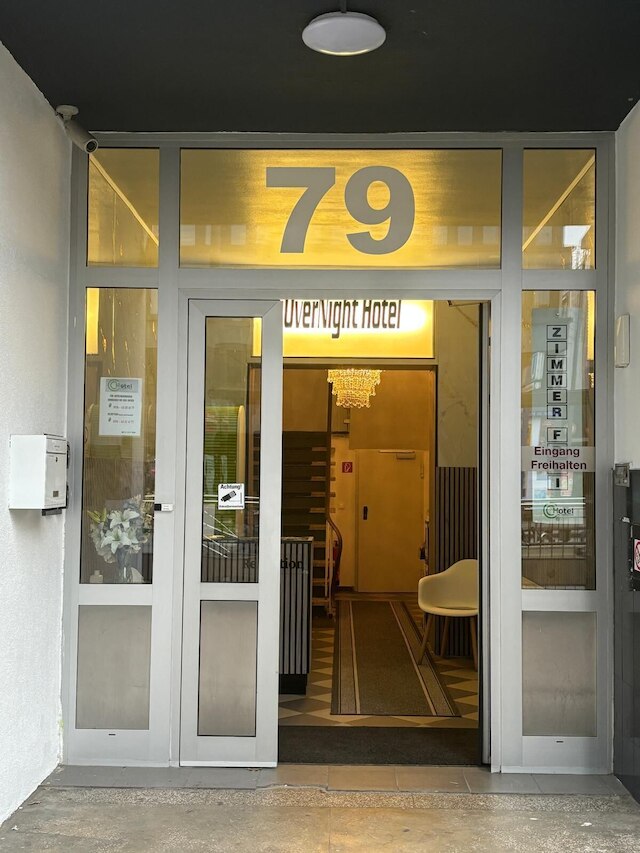 オーバーナイト オテル ハンブルク