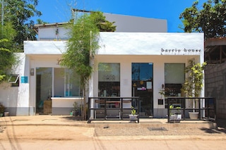 ホメテル バリオ ハウス マクタン