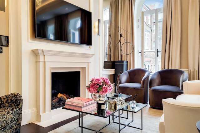 2 ベッドルーム フラット ウィズ バルコニー